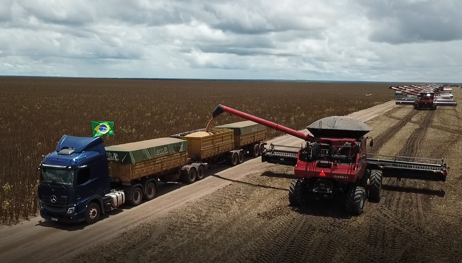 Venda de caminhões crescerá mais de 30% em 2021, aponta Fenabrave